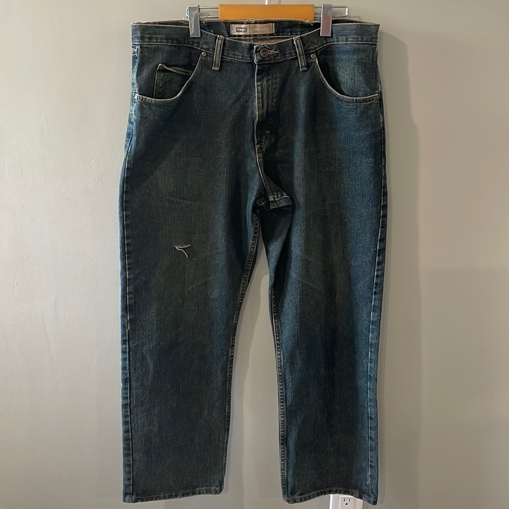 Mens Wrangler Relaxed Fit Dark Blue Wash Jeans Size 36x30
